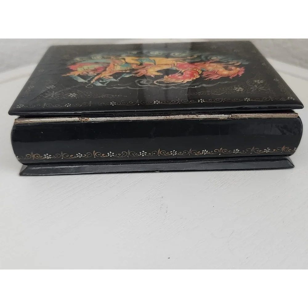 Vtg Palekh Russian Lacquer Trinket Box Hinged Troika 3-Horse-Sleigh snow village